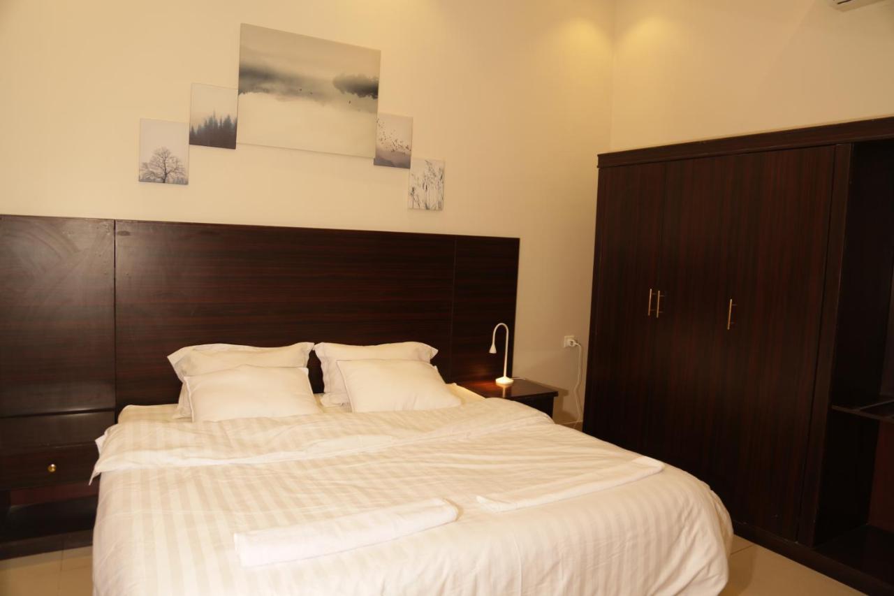 Spacious Apartments At Basla St 3 Mins From King Fahd Stadium Riad Exterior foto