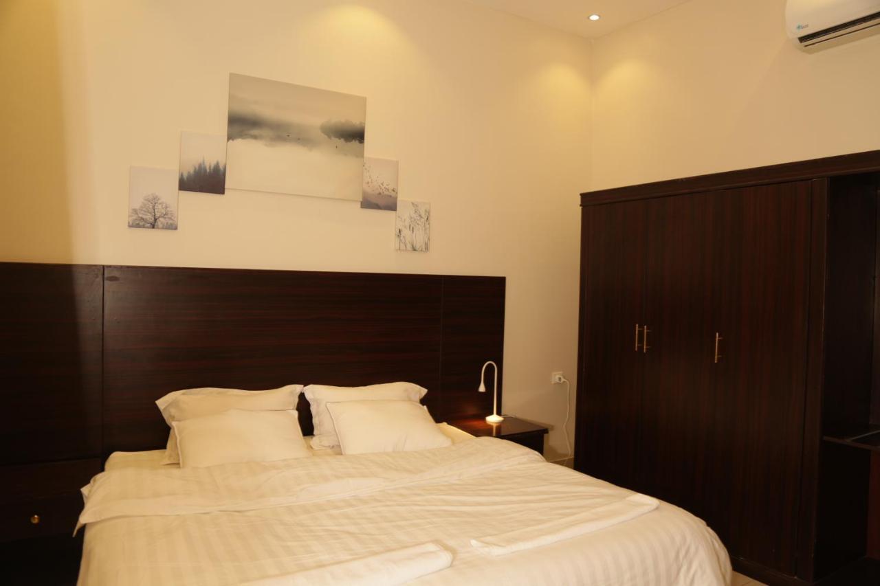 Spacious Apartments At Basla St 3 Mins From King Fahd Stadium Riad Exterior foto